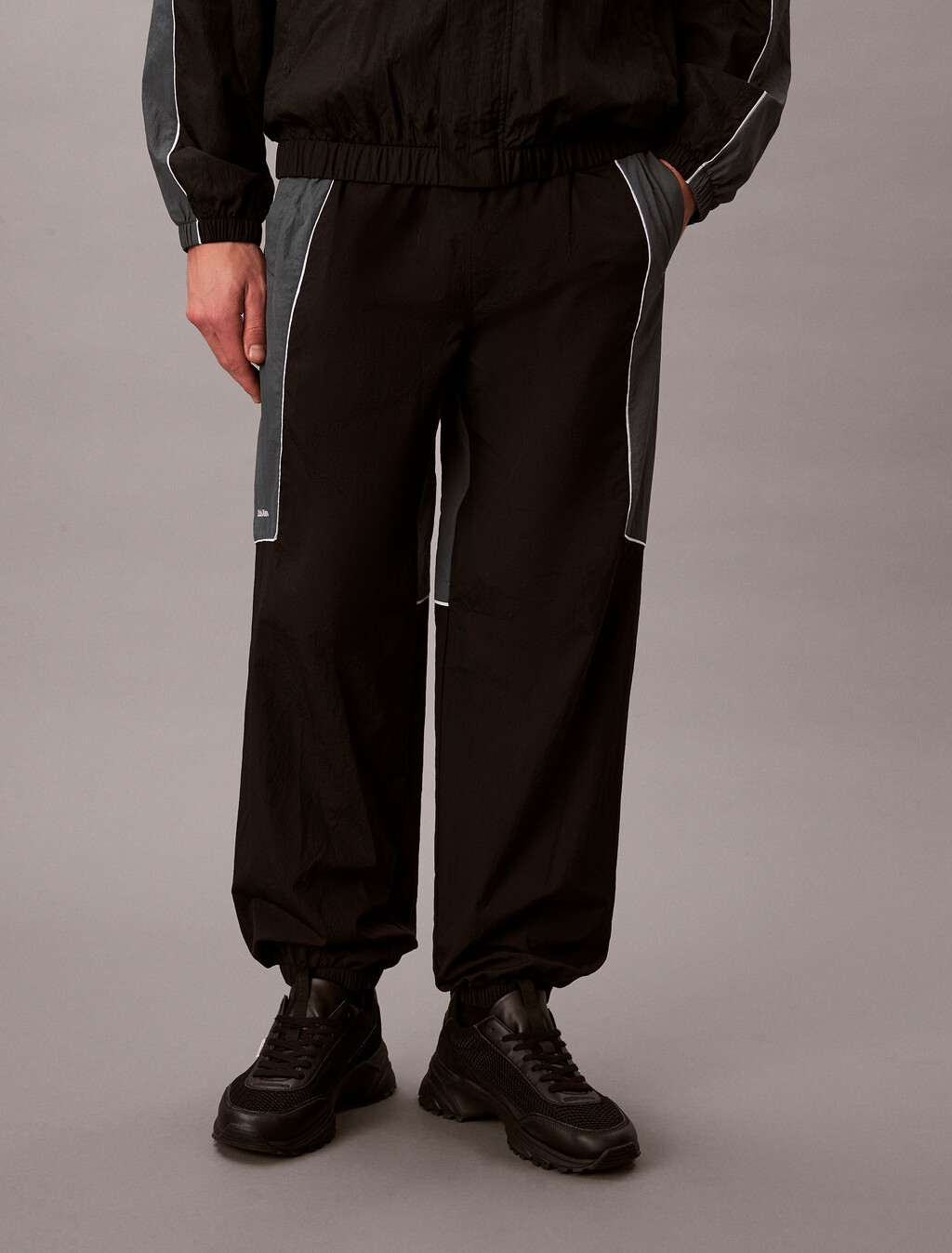 Water-Resistant Travel Gym Trousers, Black / Turbulence, hi-res