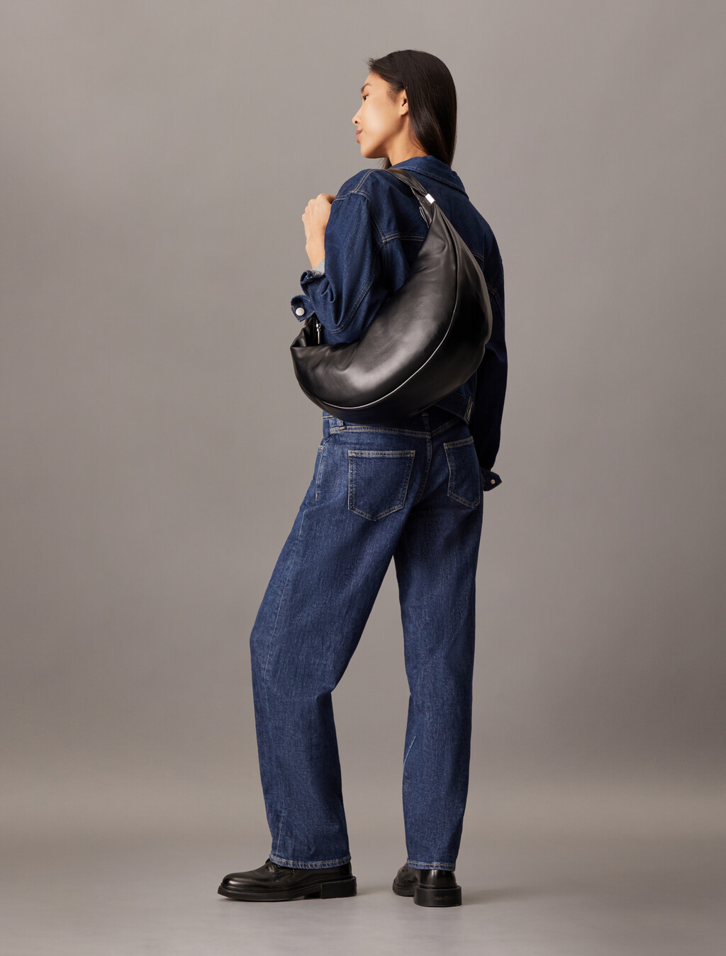CK Pinched 大新月包, Black, hi-res