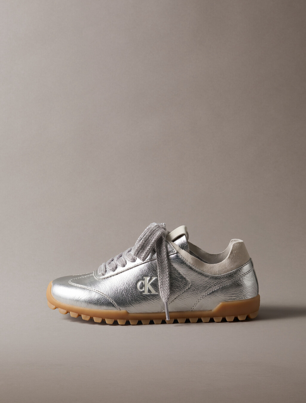 High-Shine Low-Profile Runner Trainers, Silver/Marshmallow/Gum, hi-res