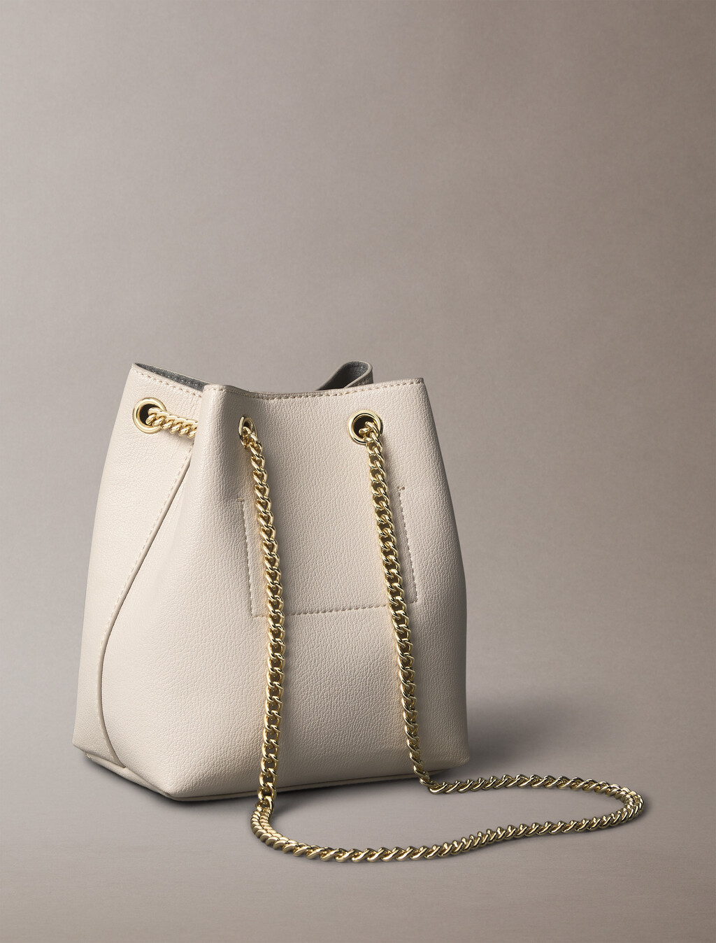 Minimal Monogram Chain Bucket Bag, Chateau, hi-res