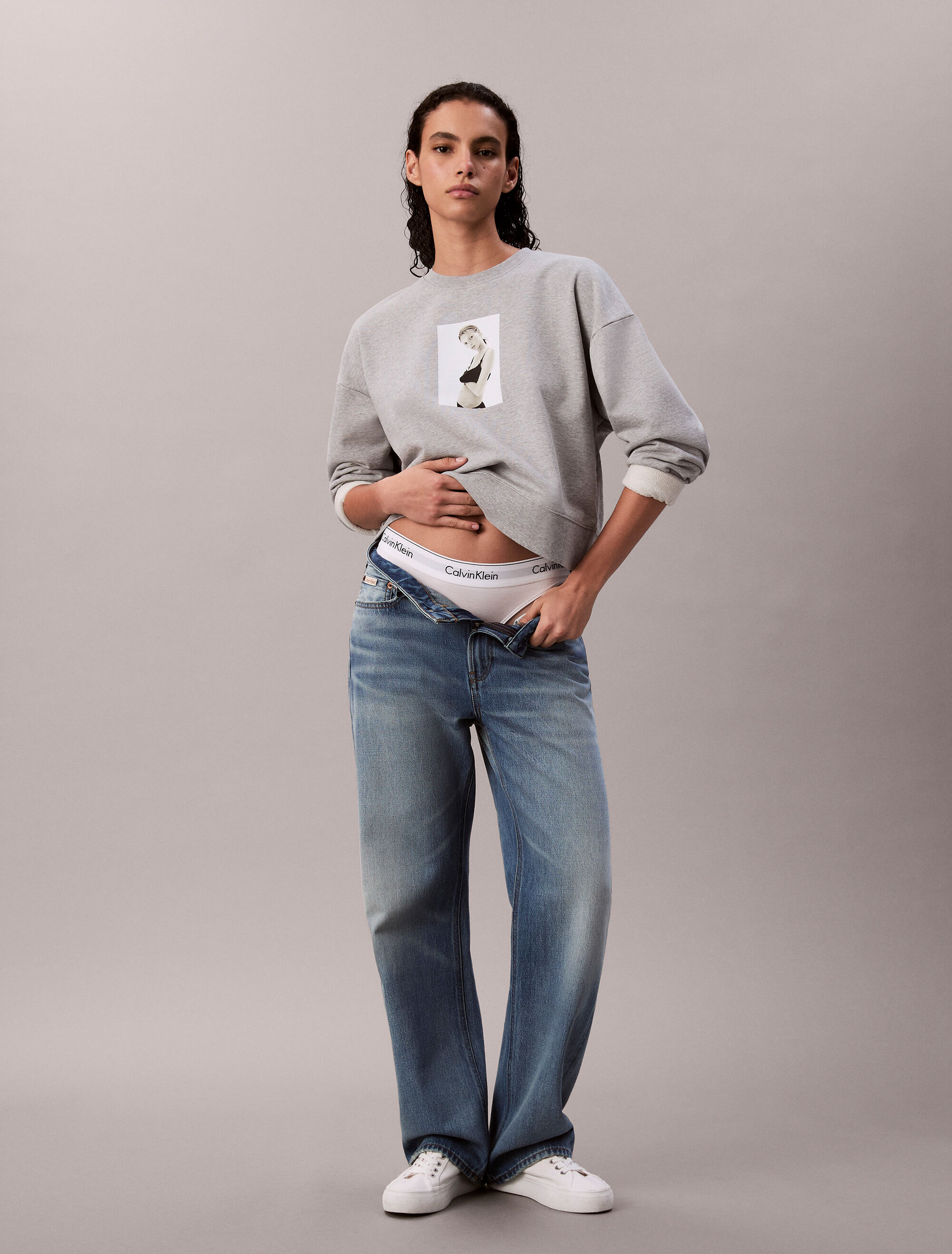 Kate Moss Terry Graphic Relaxed Sweatshirt | grey | Calvin