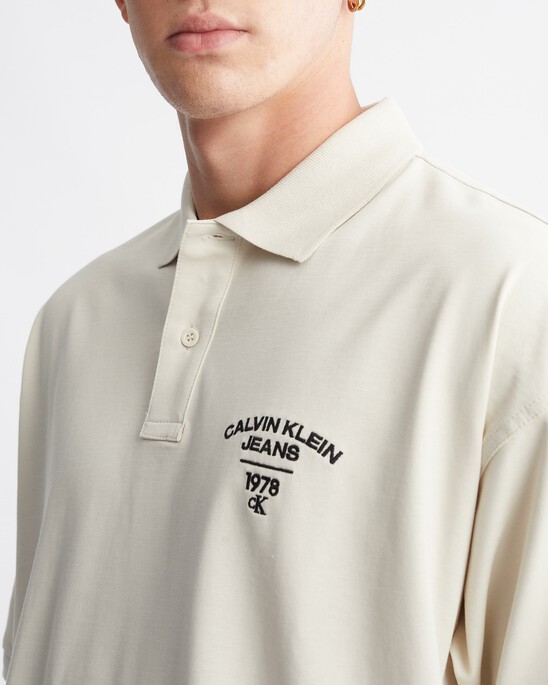 Varsity 弧形標誌 Polo 裇
