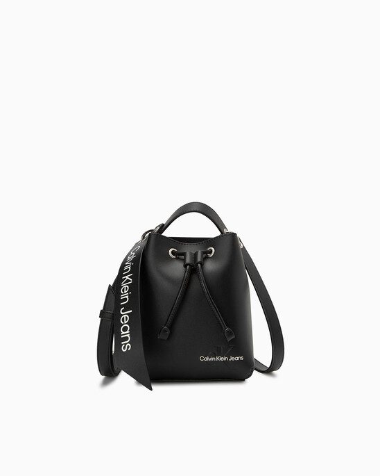 SCULPTED BUCKET BAG