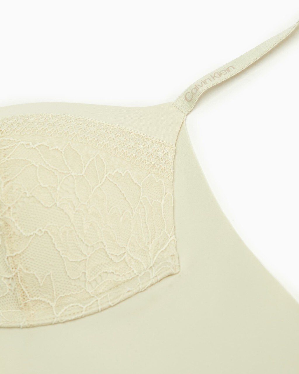 Invisibles Lace Push Up Plunge Bra | natural | Calvin Klein Hong Kong