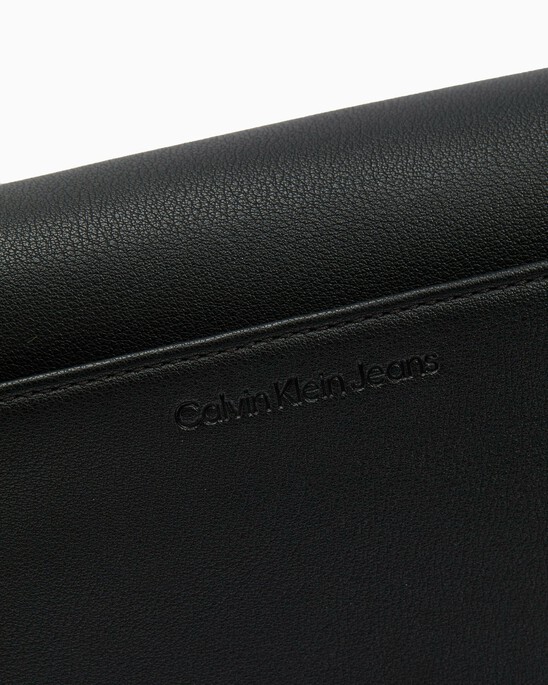 ULTRALIGHT CONVERTIBLE FLAP BAG