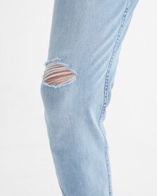 INFINITE FLEX DISTRESSED BODY TAPER JEANS, 028 CHALKY BLUE, hi-res