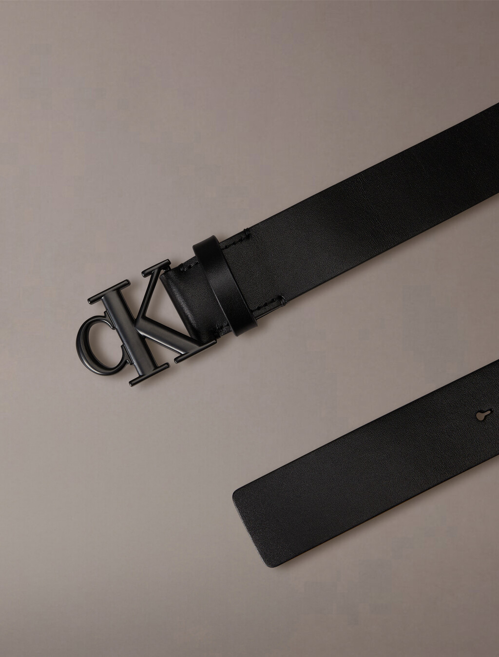 Monogram 標誌銘牌腰帶 35 公釐, Black, hi-res