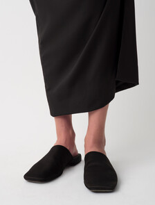 Hugh緞面絲質拖鞋, Black, hi-res