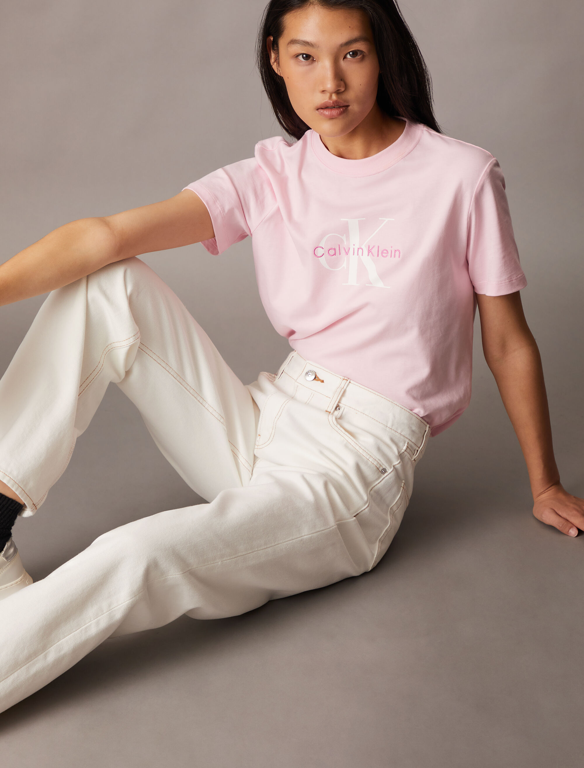 ★★ ★★ Women's Signature 90s White Denim 47B91 Signature 90s Straight Jean | natural | Calvin Klein Hong Kong