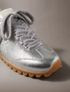 High-Shine Low-Profile Runner Trainers, Silver/Marshmallow/Gum, hi-res