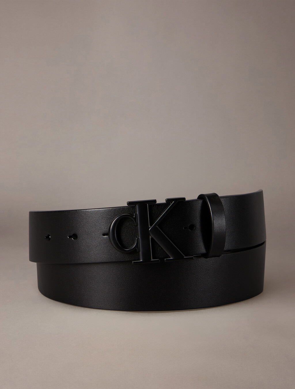 Monogram 標誌銘牌腰帶 35 公釐, Black, hi-res