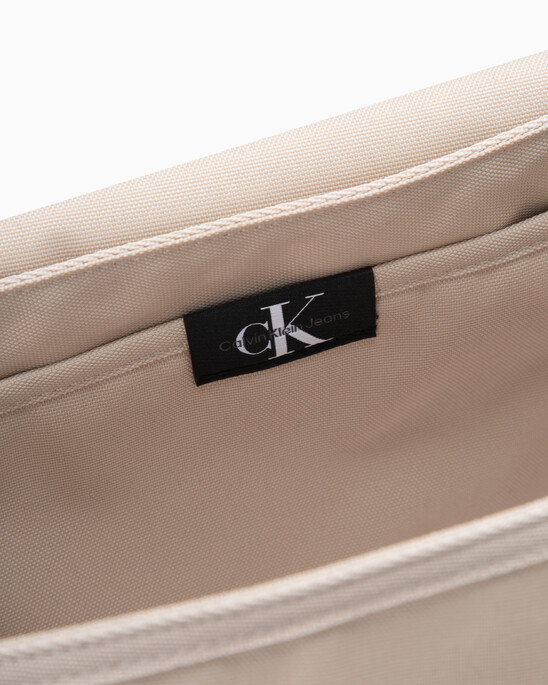 Sport Essentials 郵差袋