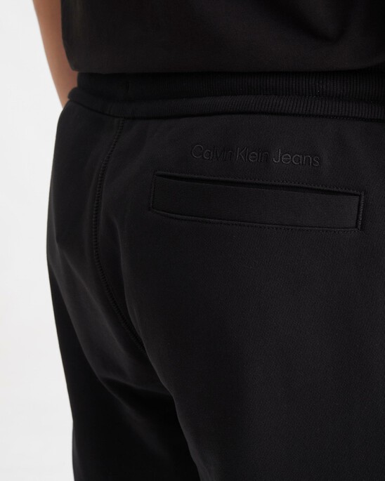 MONOGRAM  BADGE  SWEAT SHORTS