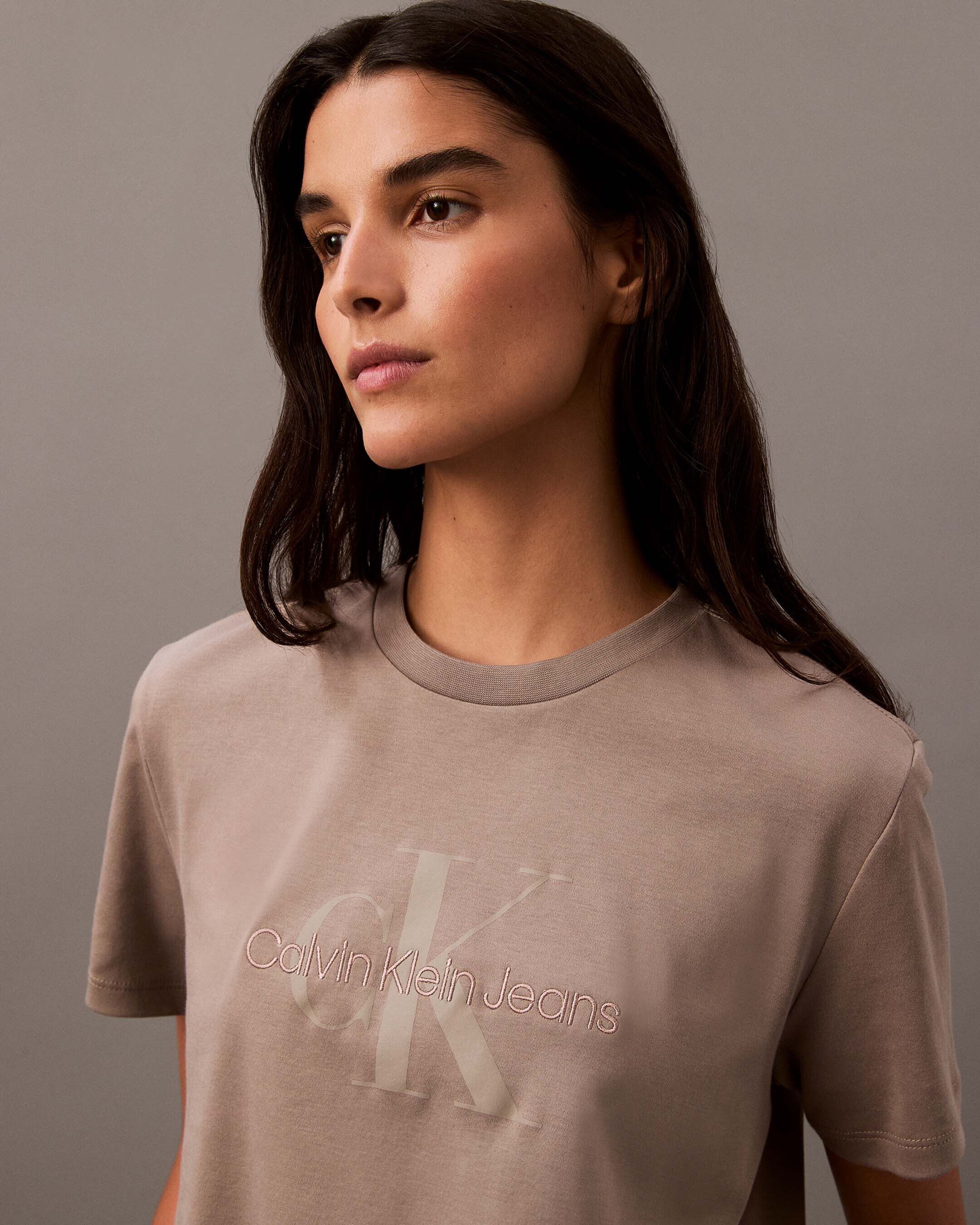 Monogram logo calvin klein 2025