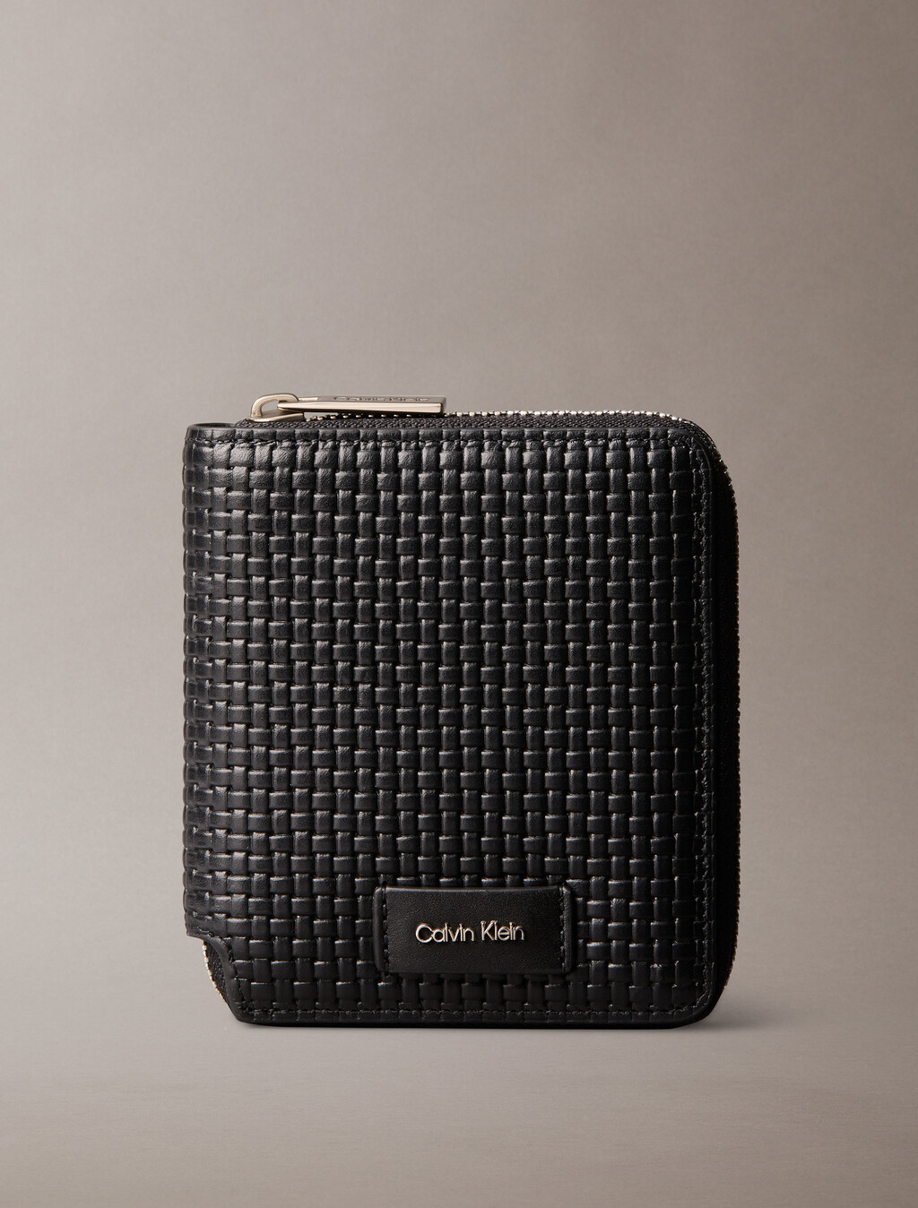 壓花編織拉鍊對摺式銀包, Black, hi-res