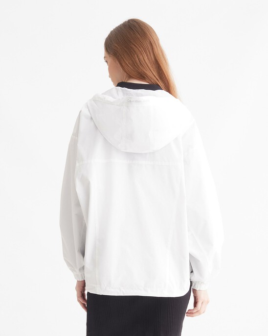 WINTER WHITES 風褸