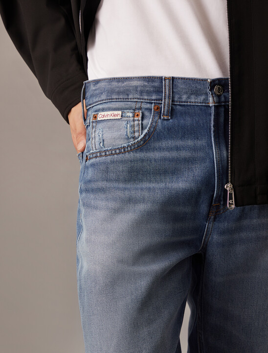 37.5 Distressed 90s Straight Jeans