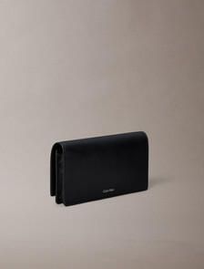 CK 徽章長款對摺式皮夾, Black, hi-res