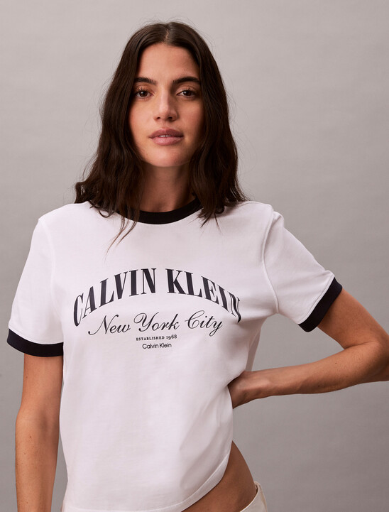 經典標誌寬版滾邊 T 恤