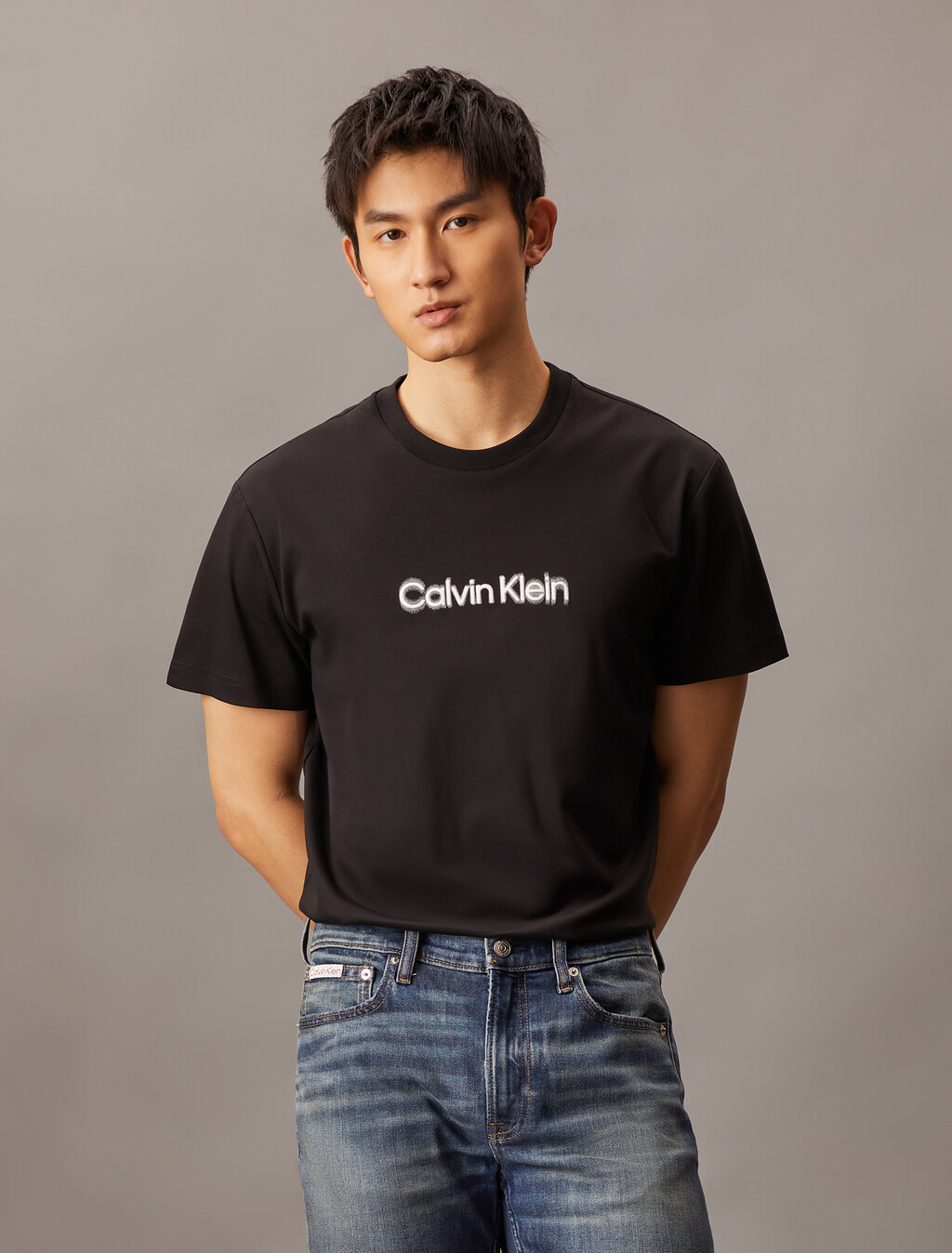 Calvin Klein 模糊效果標誌修身 T 恤, Black, hi-res