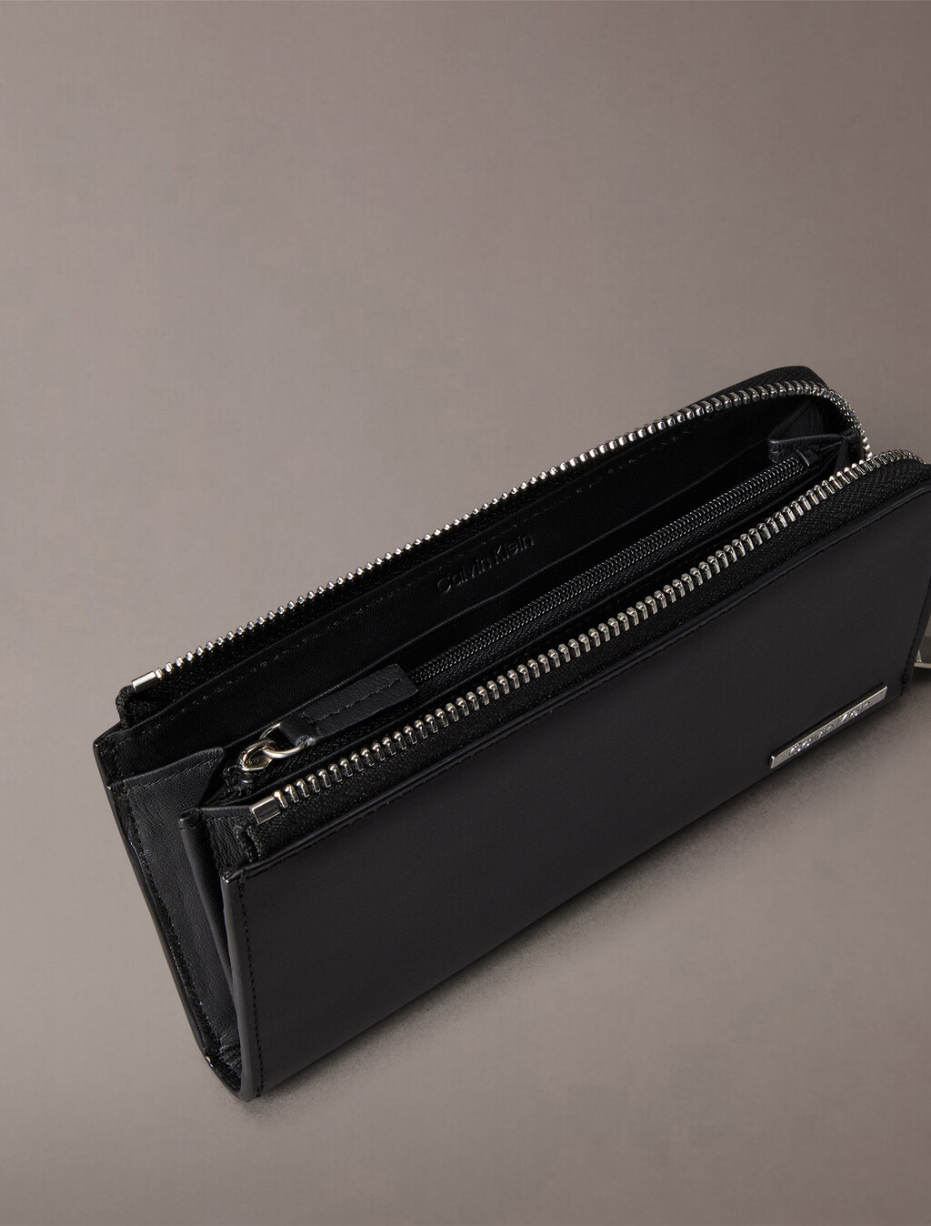 CK 飾牌長版皮夾, Black, hi-res
