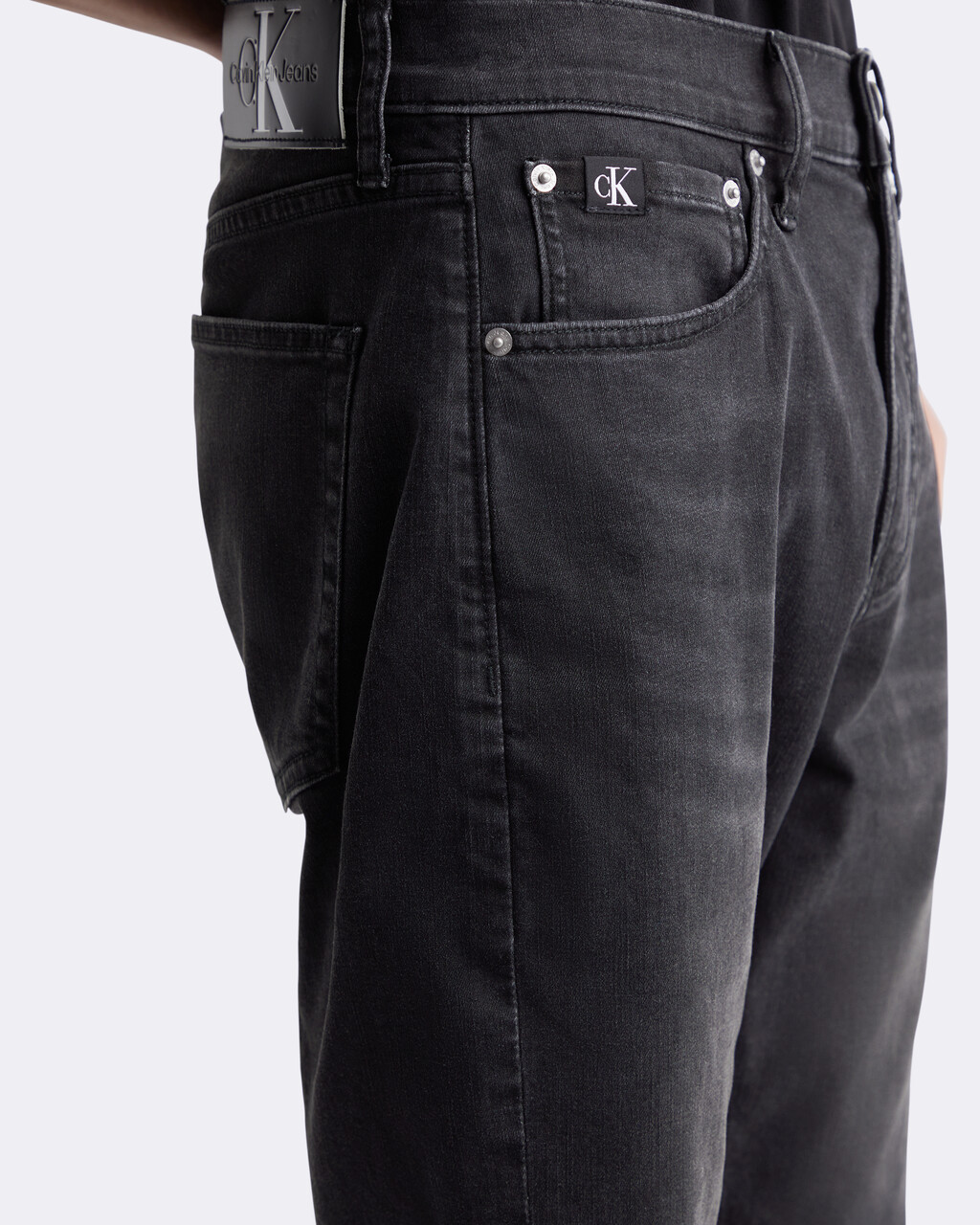 37.5 黑色標準直筒牛仔短褲, 046A BLACK, hi-res