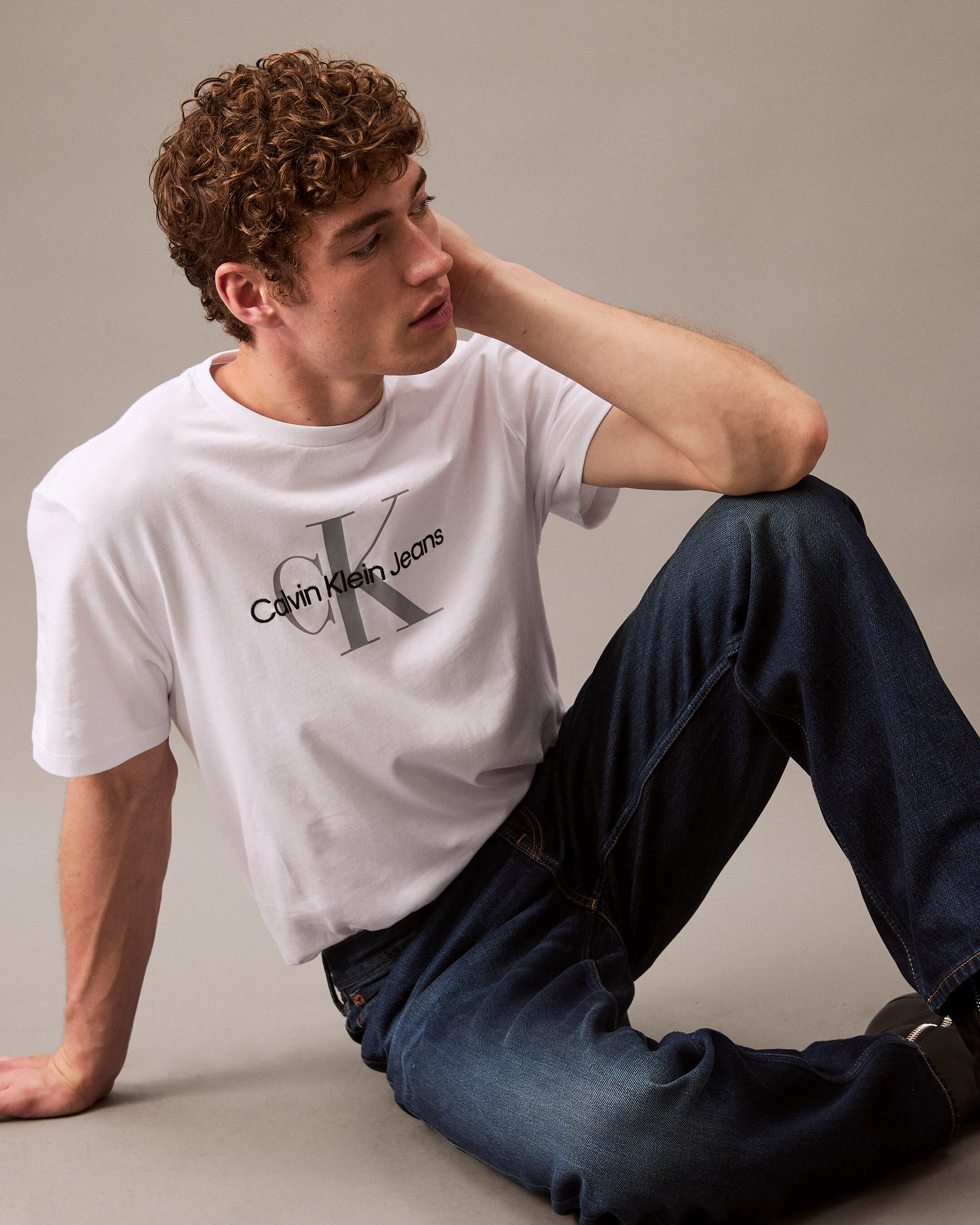 Monogram logo calvin klein 2025