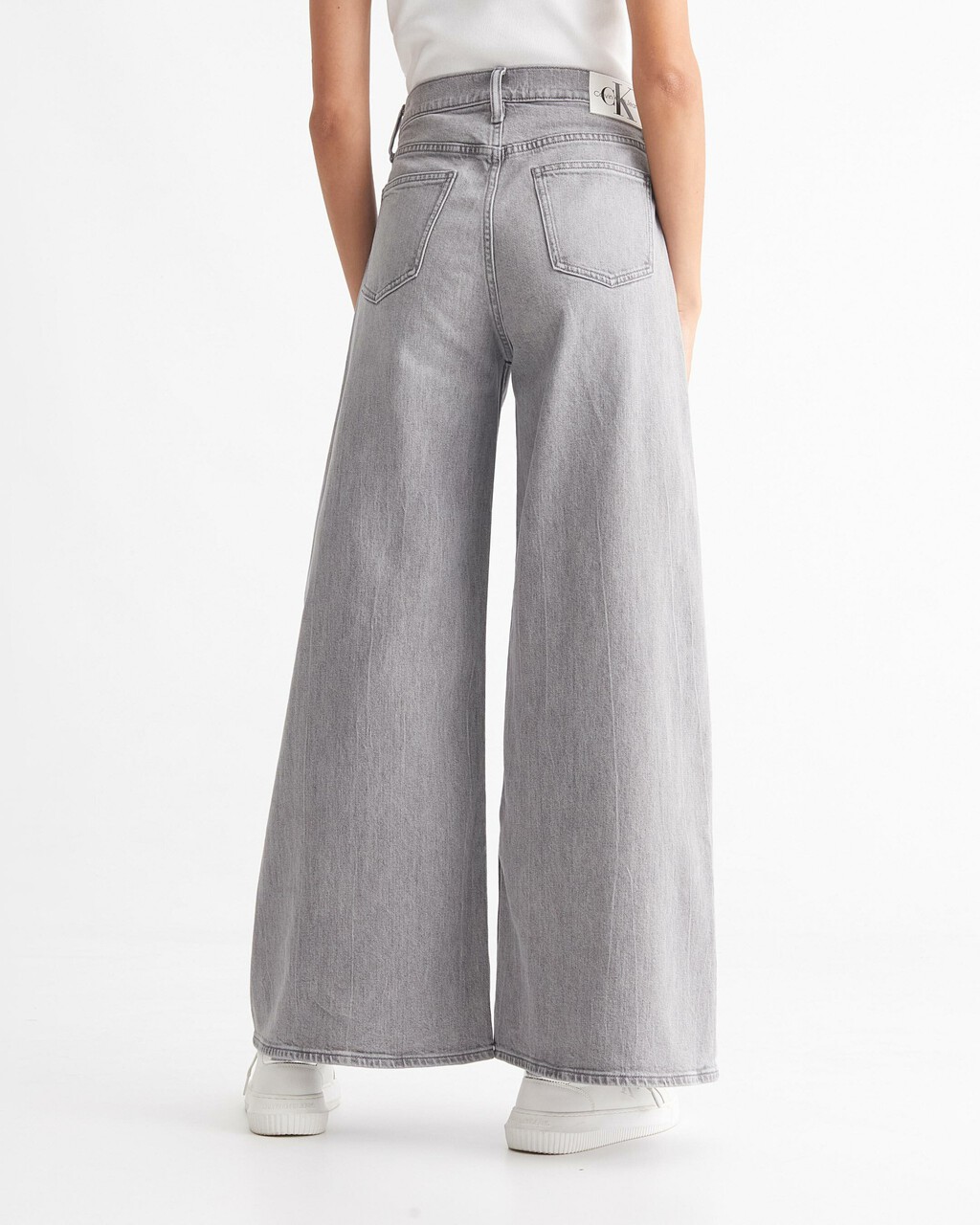 SUSTAINABLE LOW RISE LOOSE JEANS, Bleached Grey Pleated, hi-res