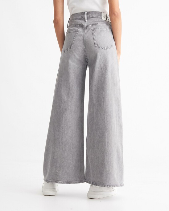 SUSTAINABLE LOW RISE LOOSE JEANS