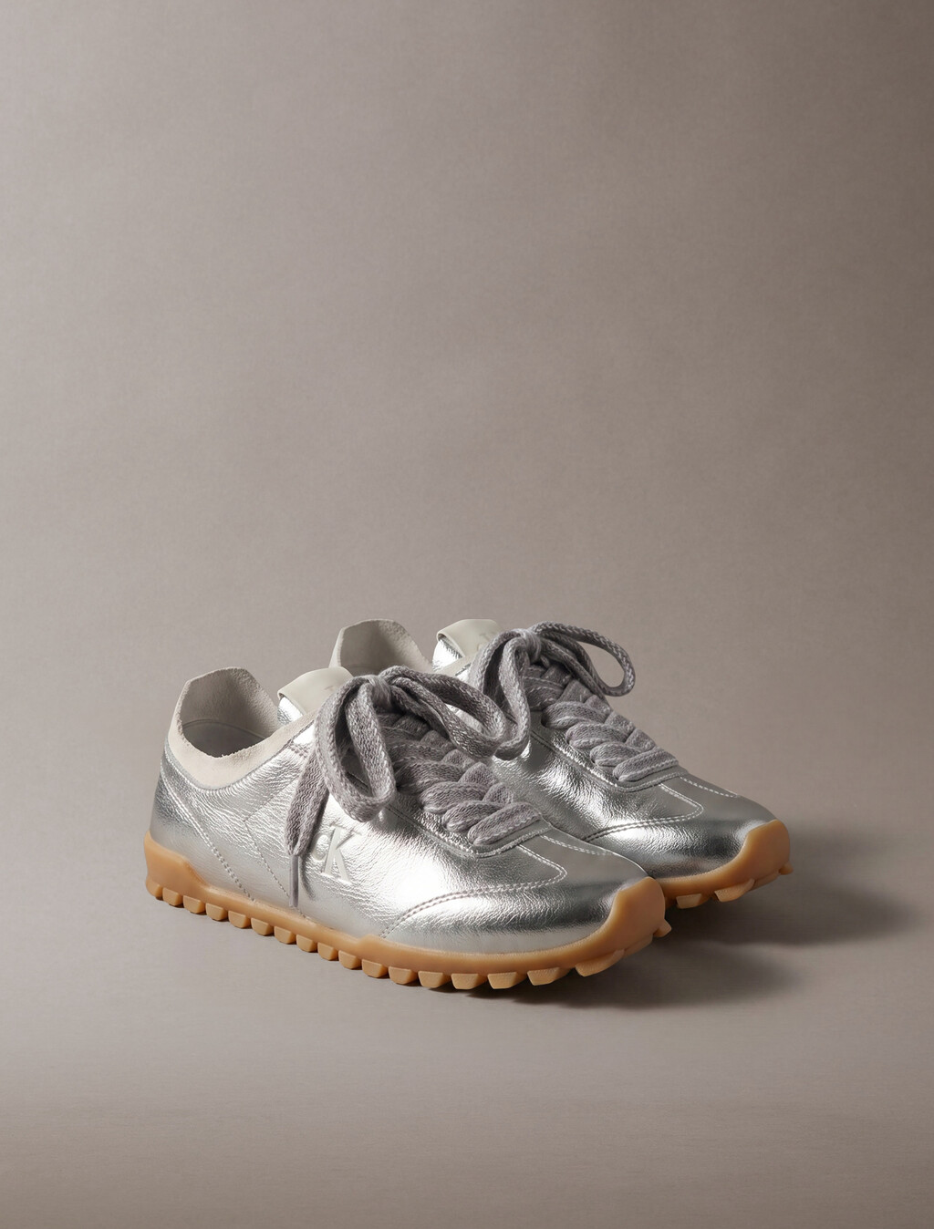 High-Shine Low-Profile Runner Trainers, Silver/Marshmallow/Gum, hi-res