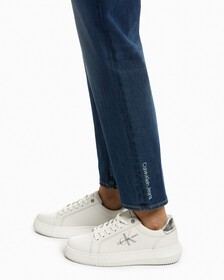 ULTIMATE STRETCH 中度洗水修身直腳牛仔褲, Med Blue Embro Hem, hi-res