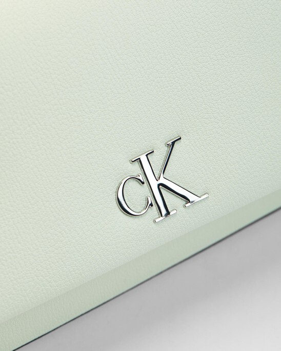 Minimal Monogram Flap Bag With Chain 25Cm