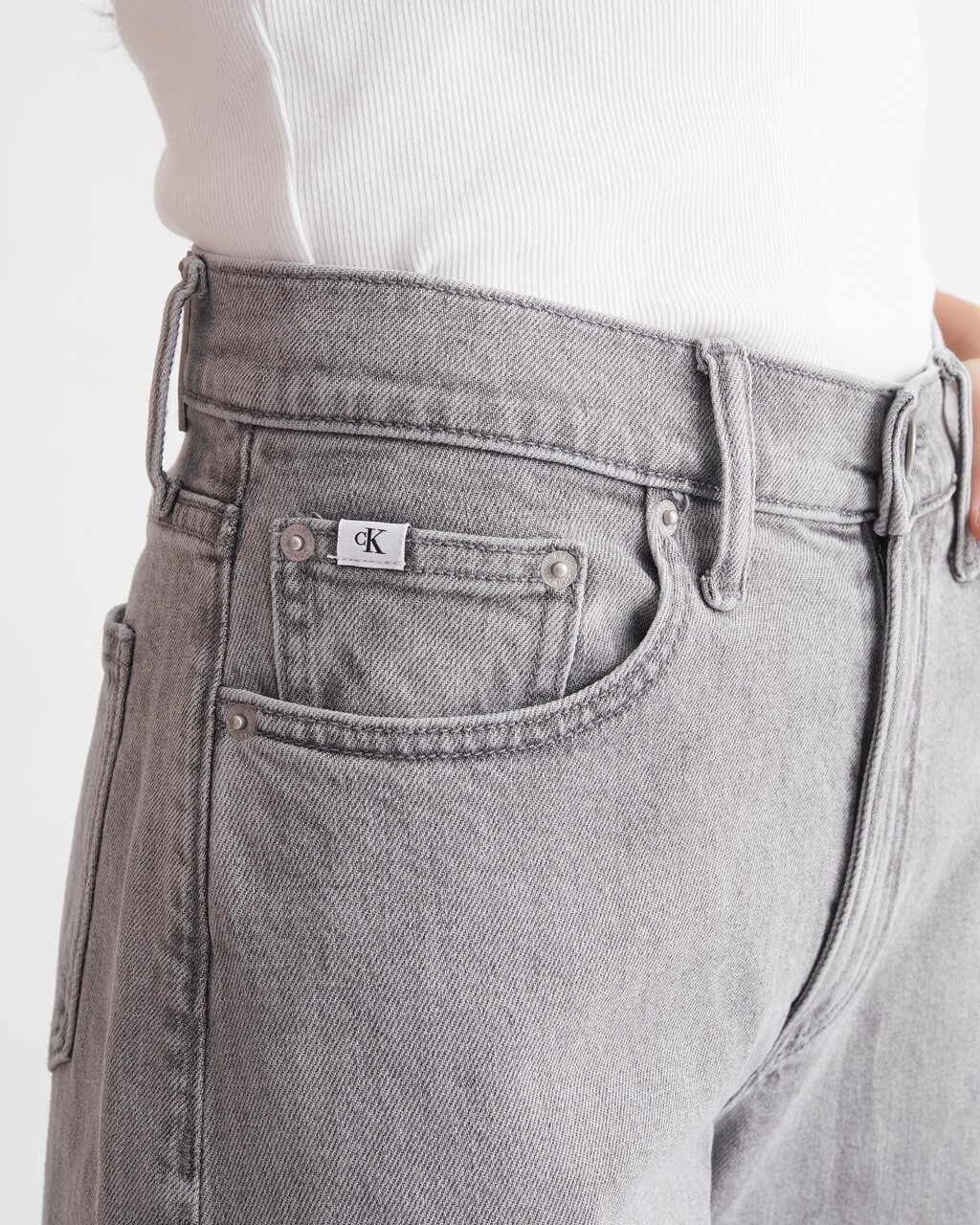 SUSTAINABLE LOW RISE LOOSE JEANS, Bleached Grey Pleated, hi-res