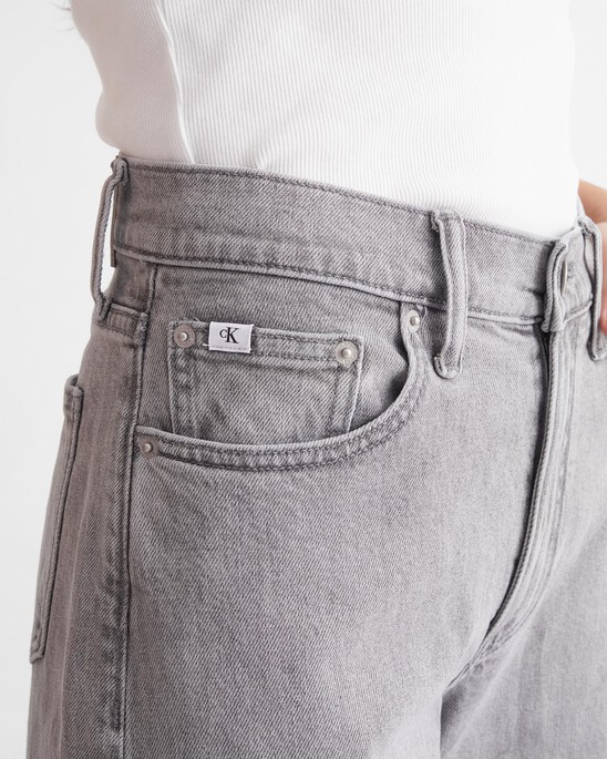 SUSTAINABLE LOW RISE LOOSE JEANS