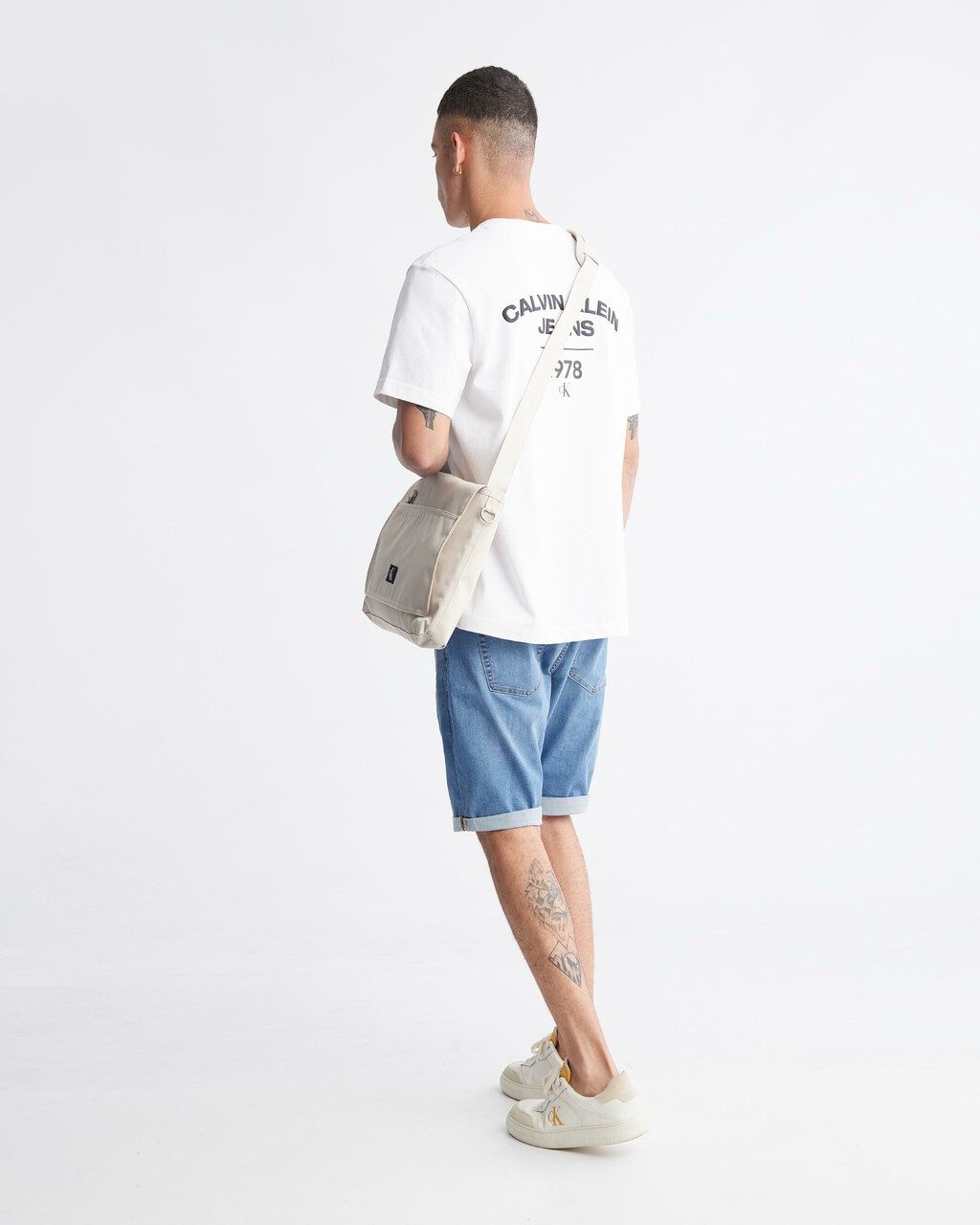 Varsity 弧形標誌 T 裇, Bright White, hi-res