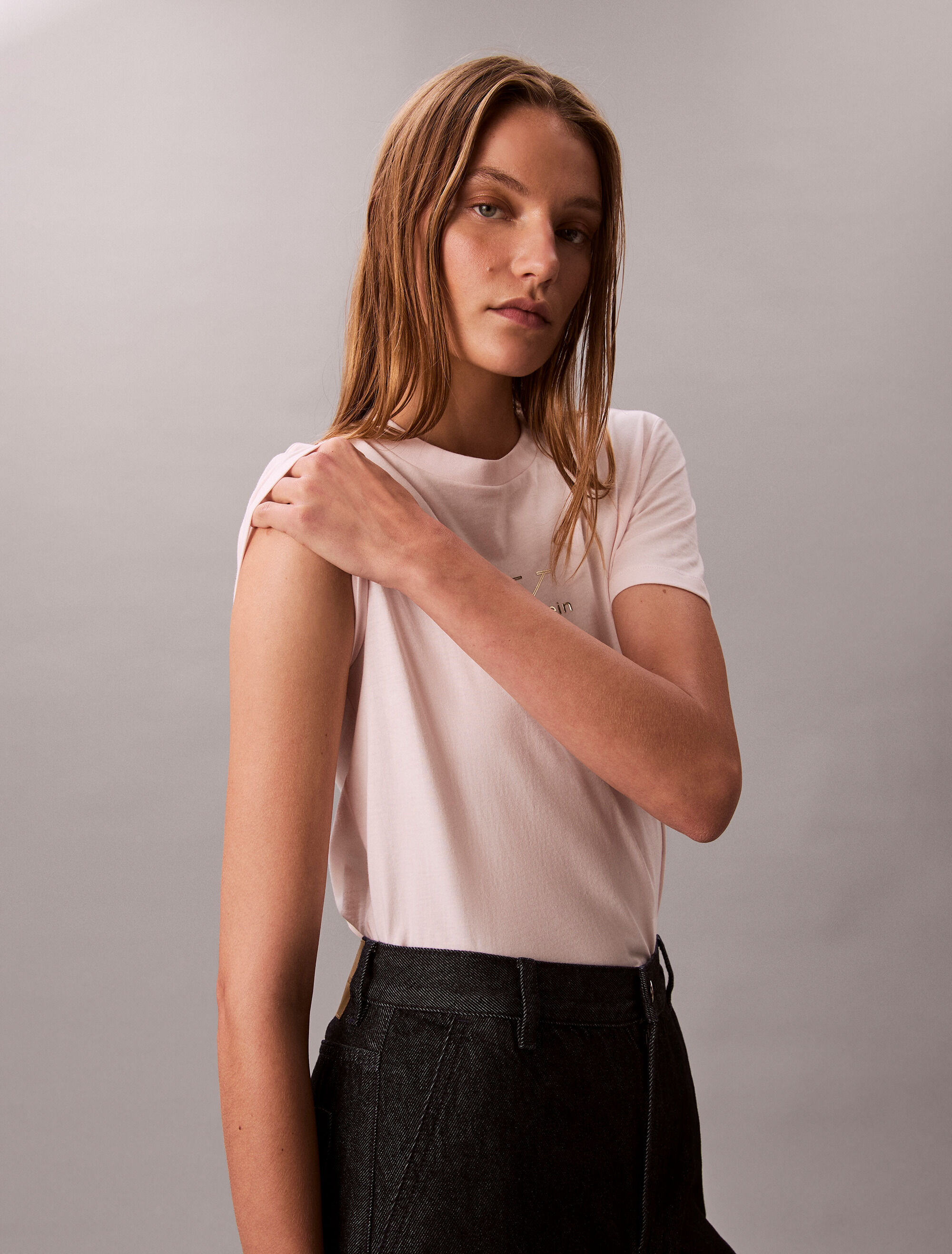 ck☆ Glossy Metallic Logo T-shirt | pink | Calvin Klein Hong Kong