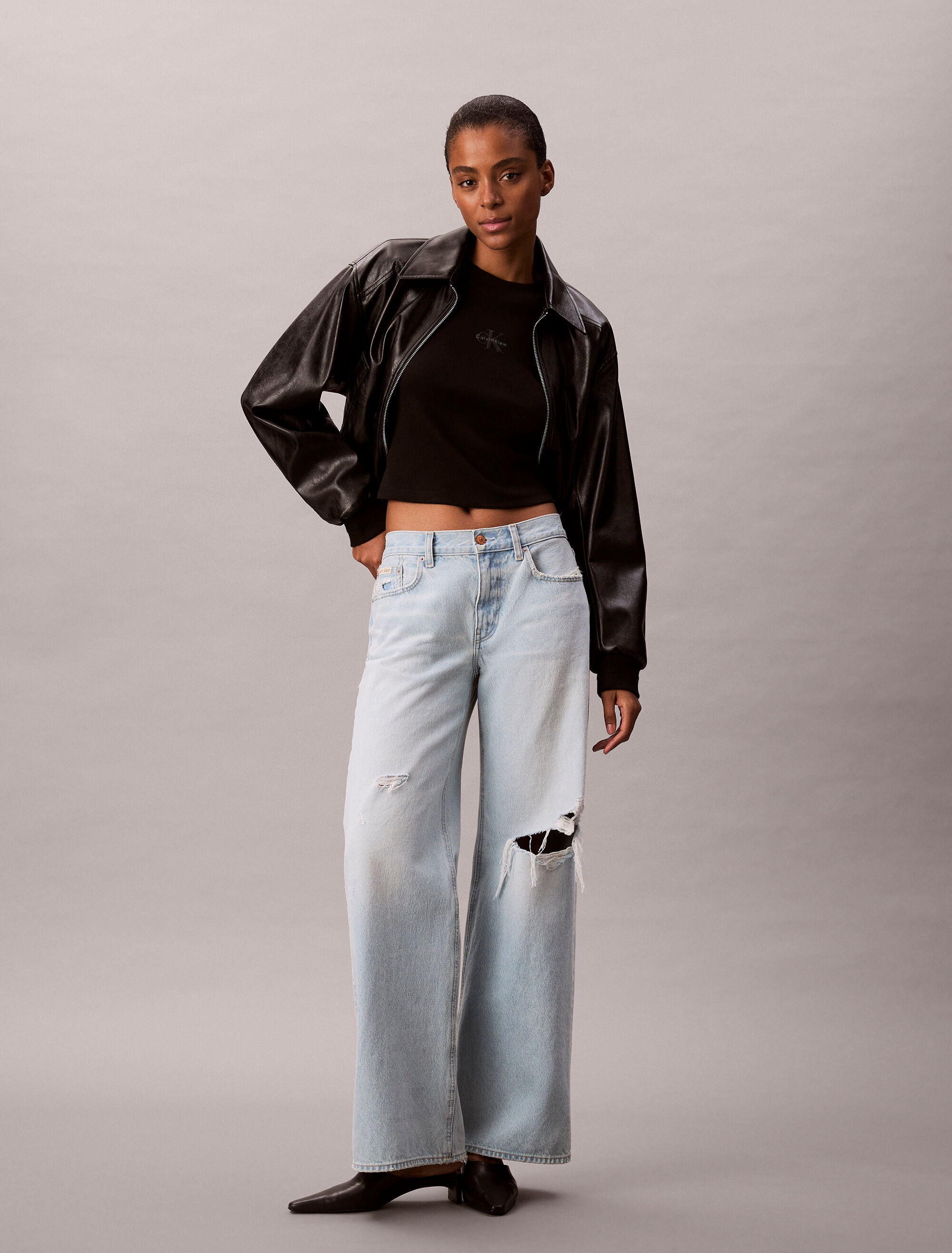 ★ ★ Women's Long Sleeve Monogram Baby Tee Black Monogram Logo Long Sleeve Baby Tee | black | Calvin Klein 香港