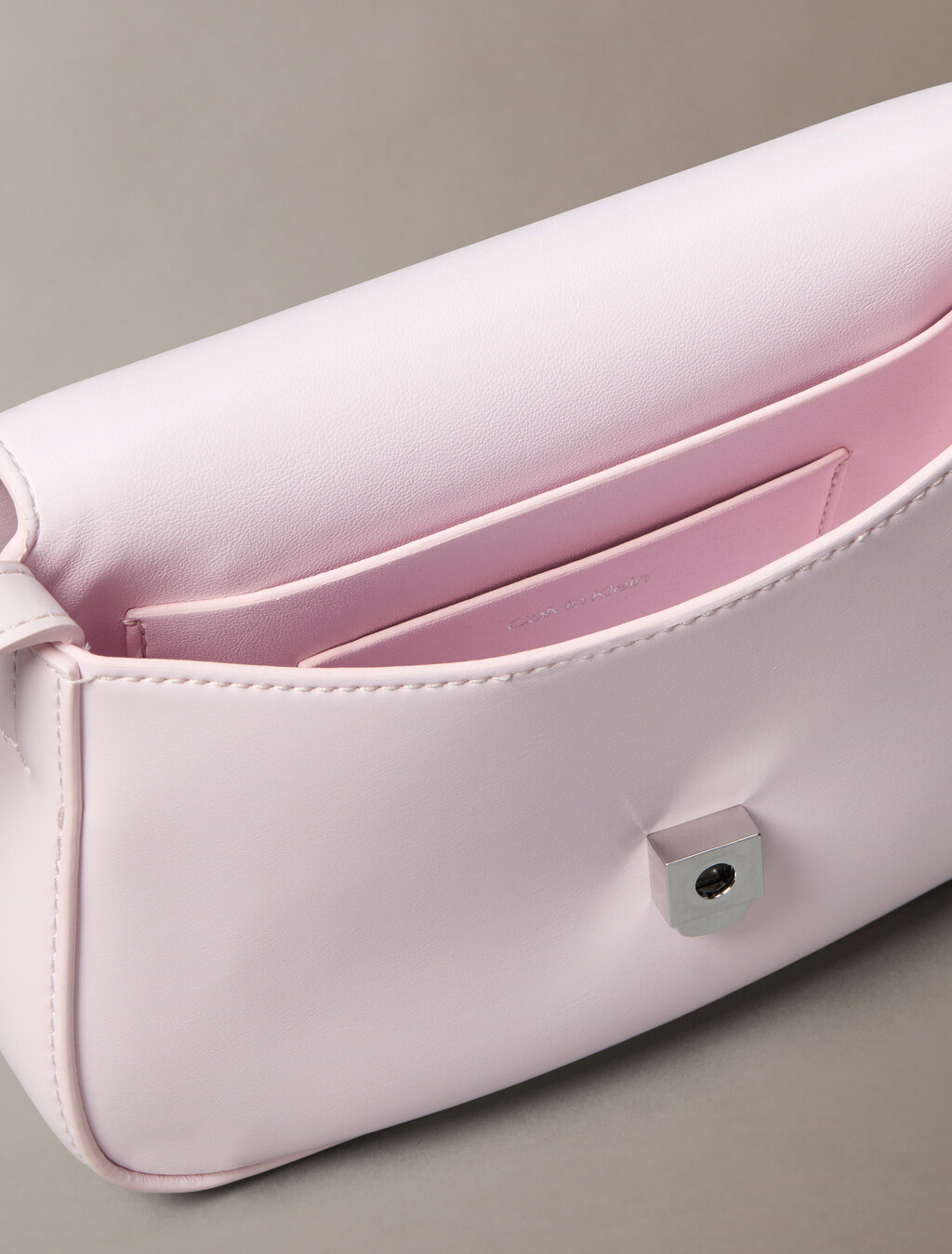 Monogram 標誌飾牌相機包, Cradle Pink, hi-res