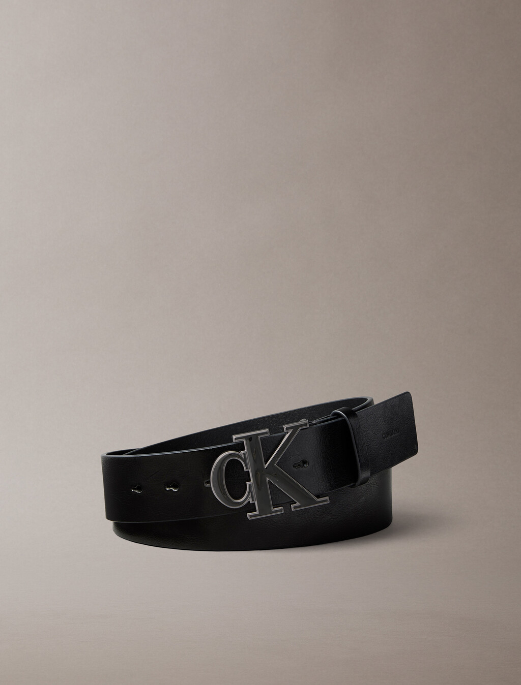 CK 琺瑯扣皮帶 40 公釐, Black / Black Enamel Matte Gunmetal, hi-res