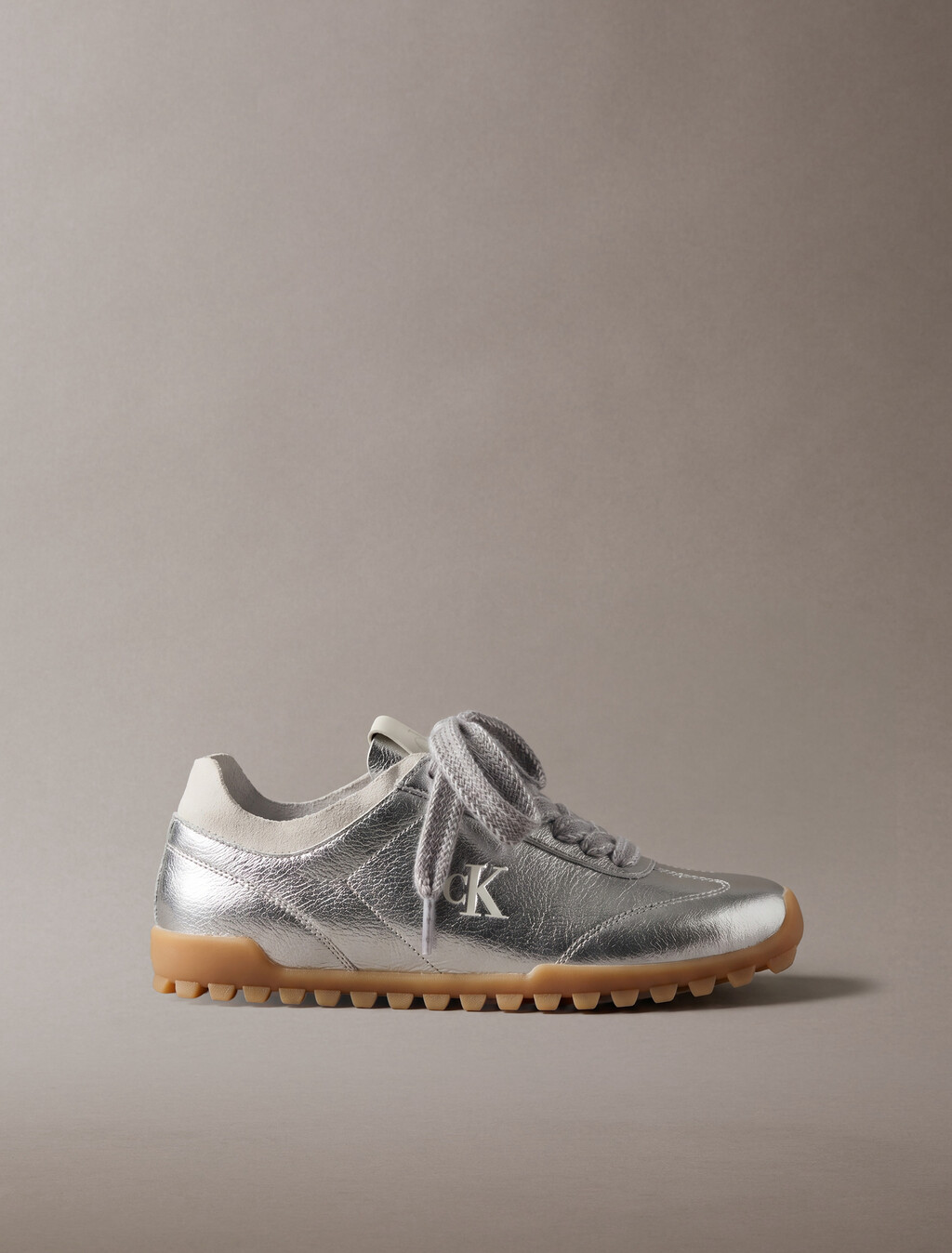 High-Shine Low-Profile Runner Trainers, Silver/Marshmallow/Gum, hi-res