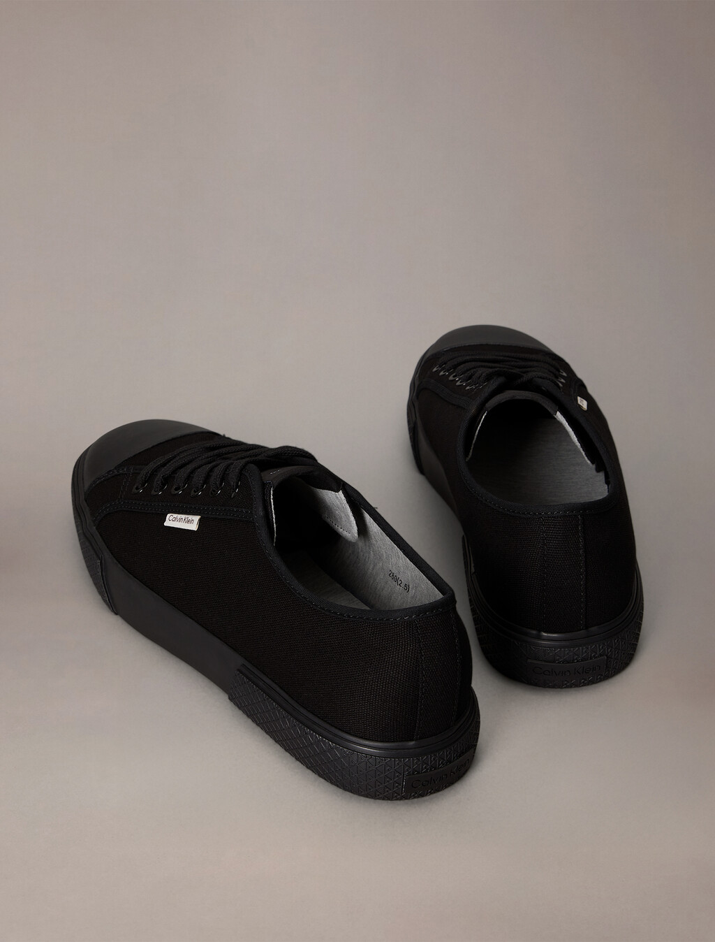 Alvaro 棉質帆布標誌運動鞋, Triple Black/Honey, hi-res