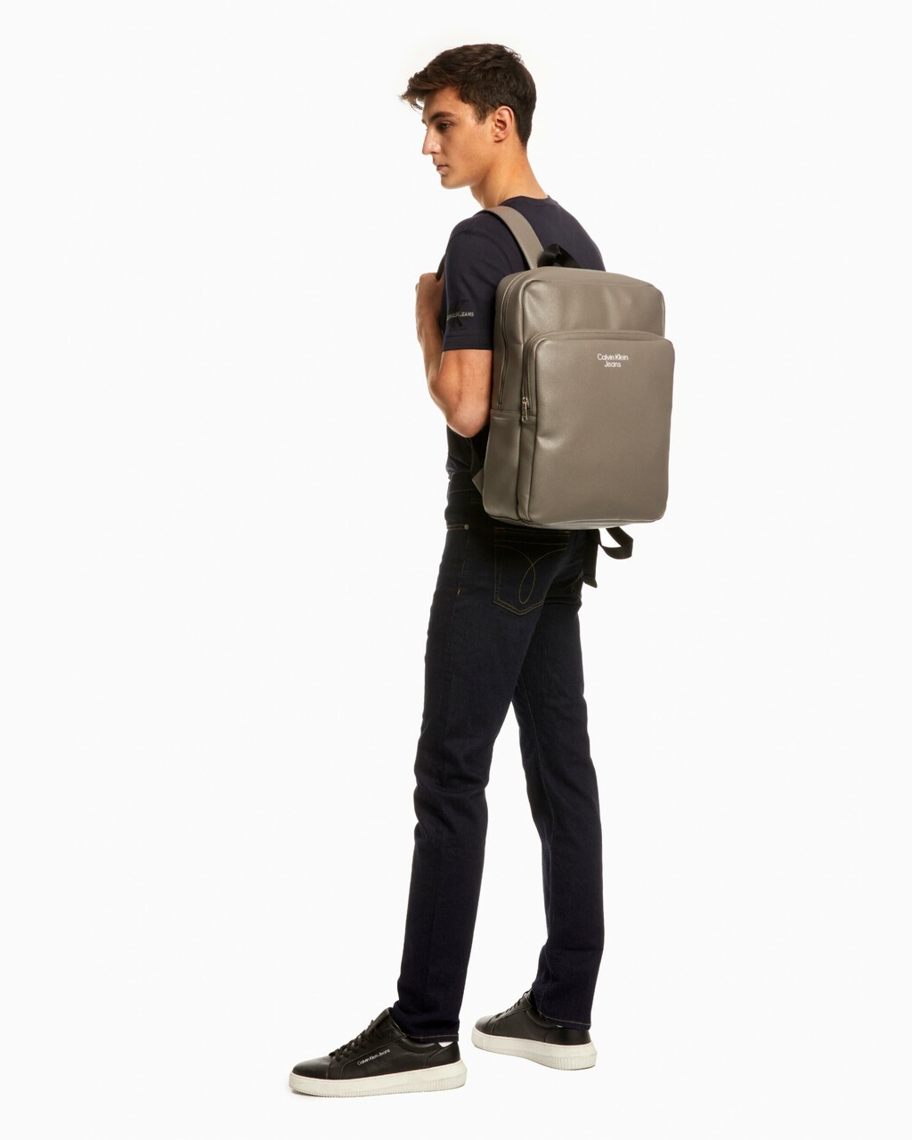 MICRO PEBBLE SLIM SQUARE BACKPACK | black | Calvin Klein Hong Kong