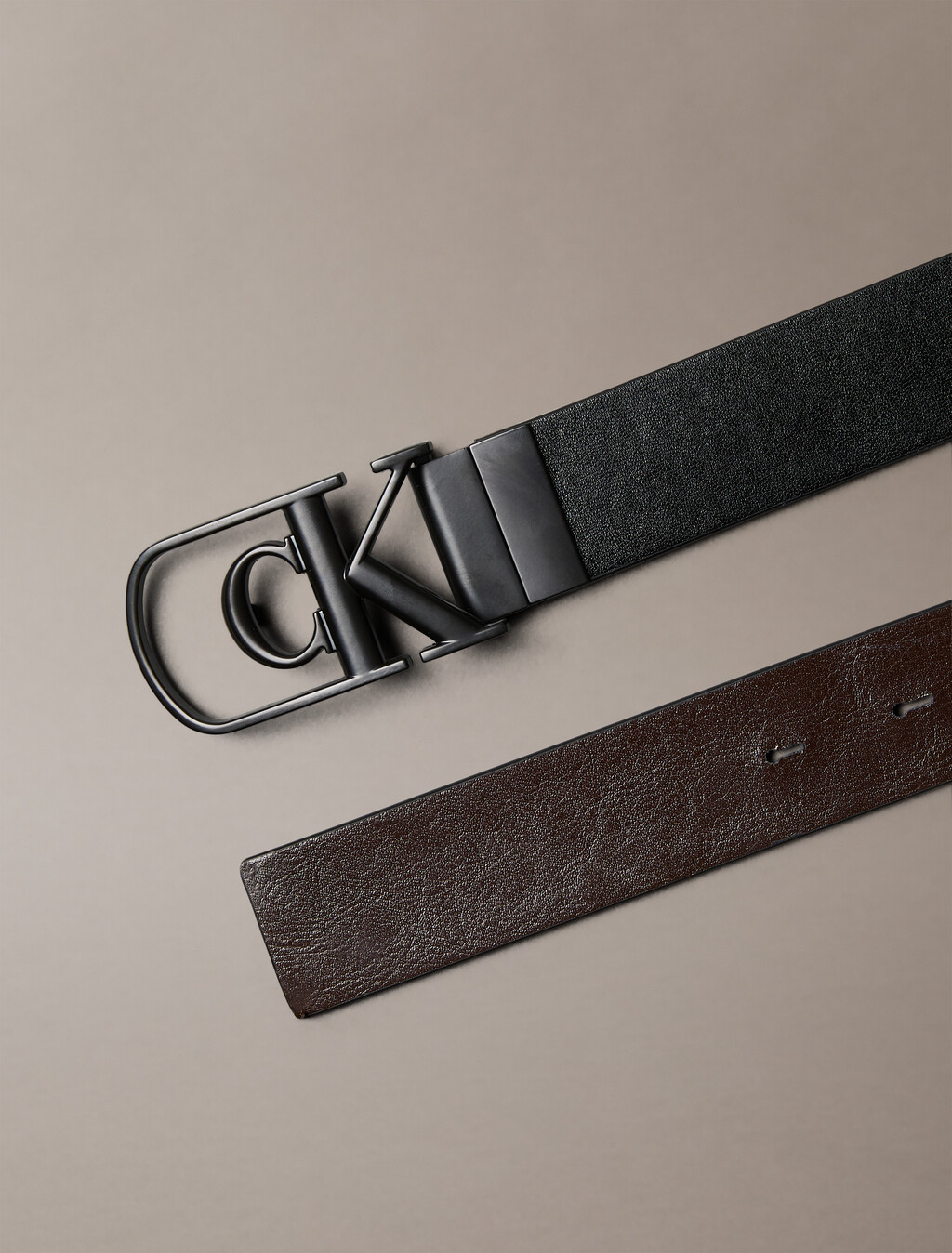 弧形 Monogram 搭扣雙面腰帶 32 公釐, Black/CK Dark Brown, hi-res