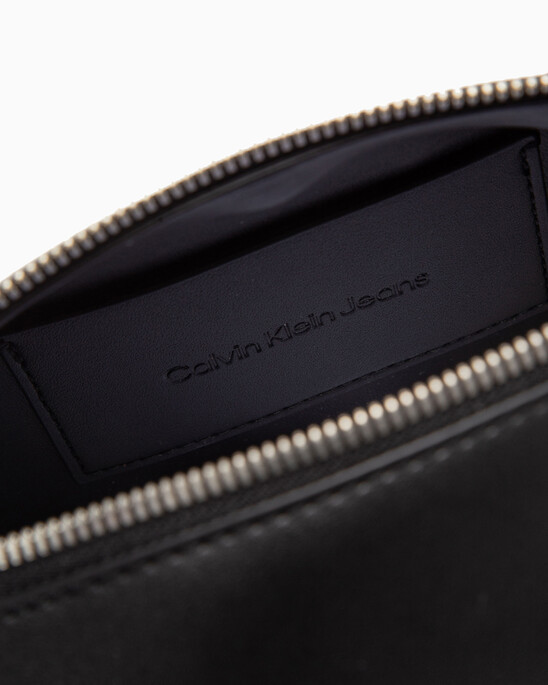 SCULPTED ROUND BAG WITH LOGO TAG
