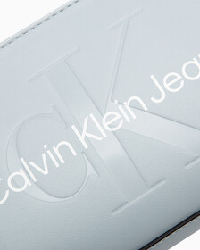 SCULPTED MONOGRAM 掛肩萬用袋, BLUE OASIS, hi-res