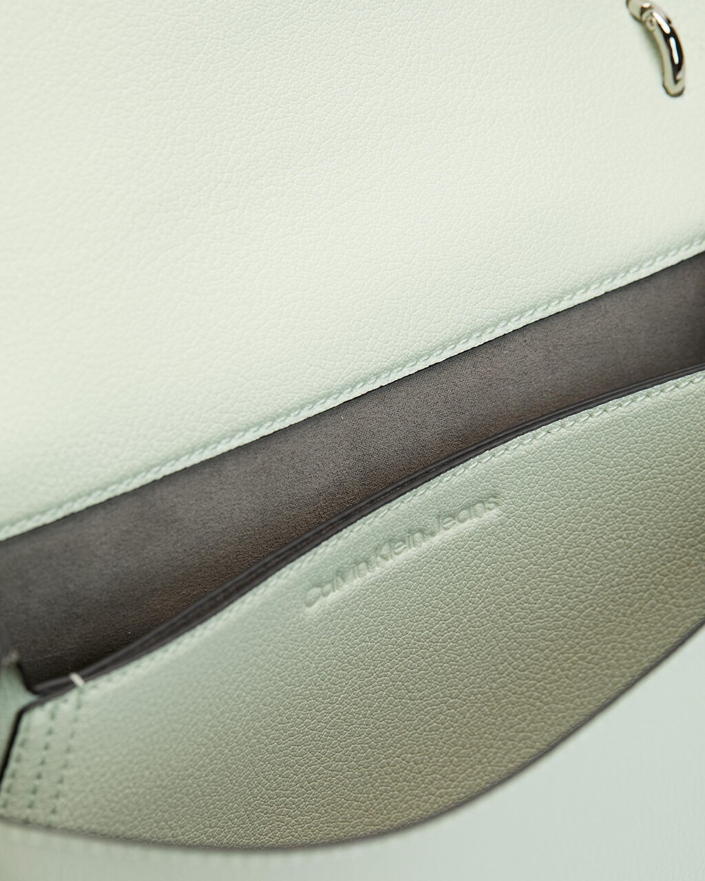 Minimal Monogram Flap Bag With Chain 25Cm, MINT, hi-res