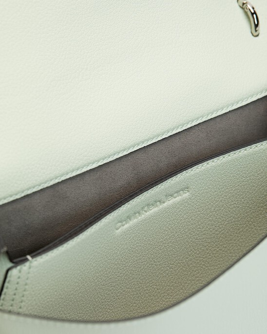 Minimal Monogram Flap Bag With Chain 25Cm