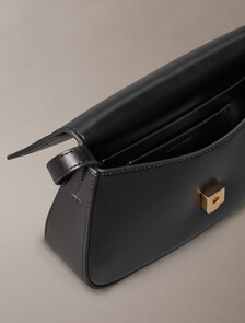 Monogram 標誌飾牌相機包, Black, hi-res