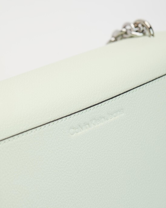 Minimal Monogram Flap Bag With Chain 25Cm