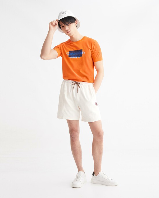 MOVEMENTS 模糊標誌修身 T 裇